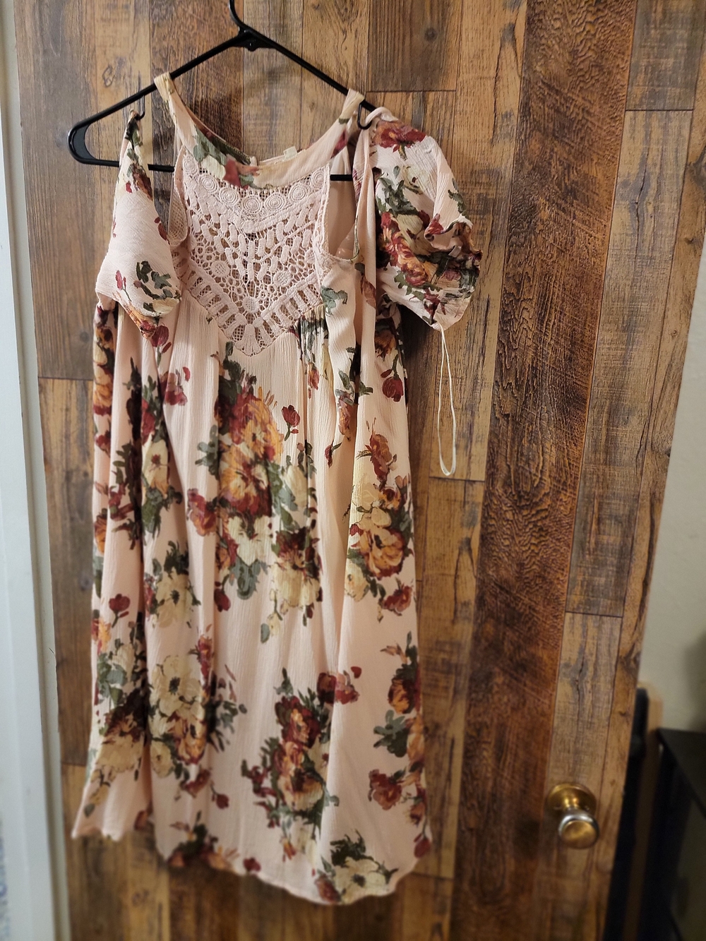 Floral Lace-Trim Cream Midi Dress with Cold-Shoulder Detail